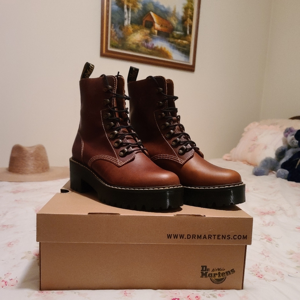 Leona Dr. Martens